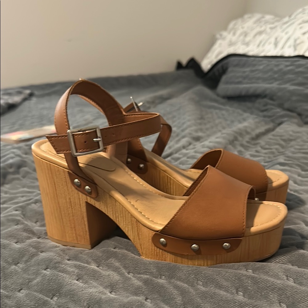 Universal Thread Brown Platform Sandals with Chunky Heel